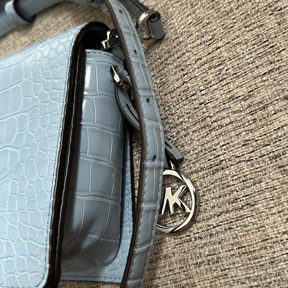 Michael Kors crossbody with wallet - Picture 3 of 8